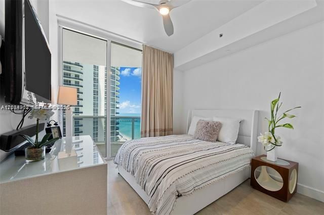 For Rent: $11,000 (3 beds, 3 baths, 1979 Square Feet)