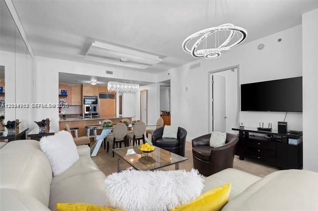 For Rent: $11,000 (3 beds, 3 baths, 1979 Square Feet)