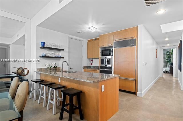 For Rent: $11,000 (3 beds, 3 baths, 1979 Square Feet)