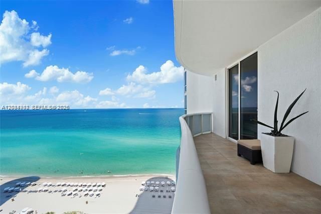 For Rent: $11,000 (3 beds, 3 baths, 1979 Square Feet)