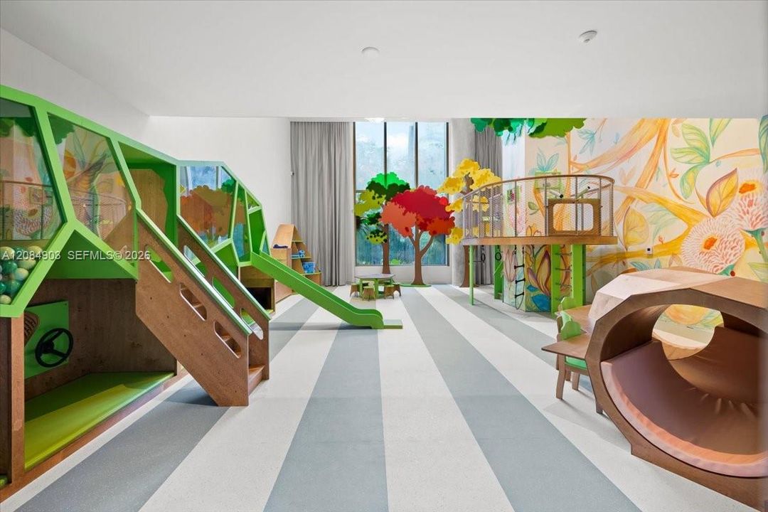 待售: $1,745,000 (2 贝兹, 3 浴室, 1327 平方英尺)