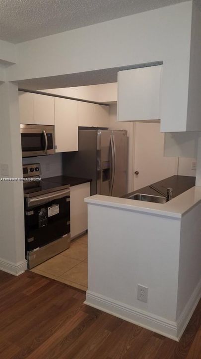 В аренду: $2,250 (2 спален, 2 ванн, 1030 Квадратных фут)