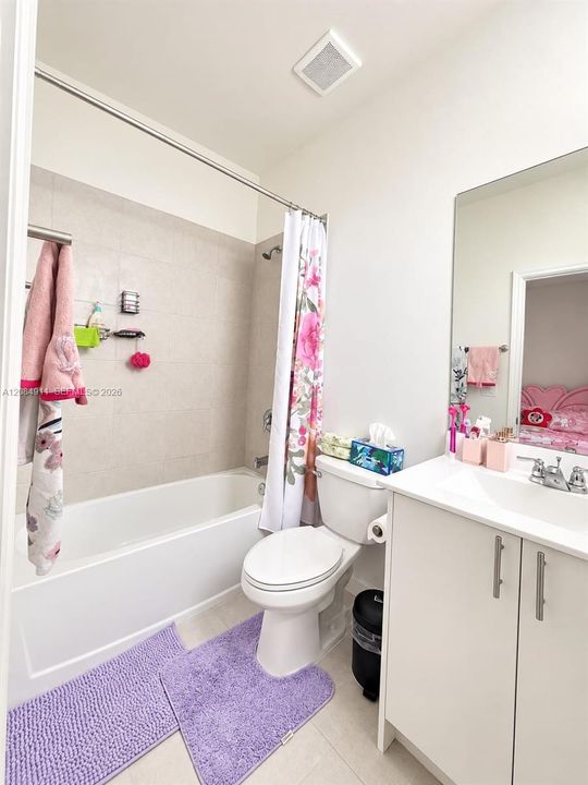 For Rent: $2,600 (3 beds, 3 baths, 1300 Square Feet)