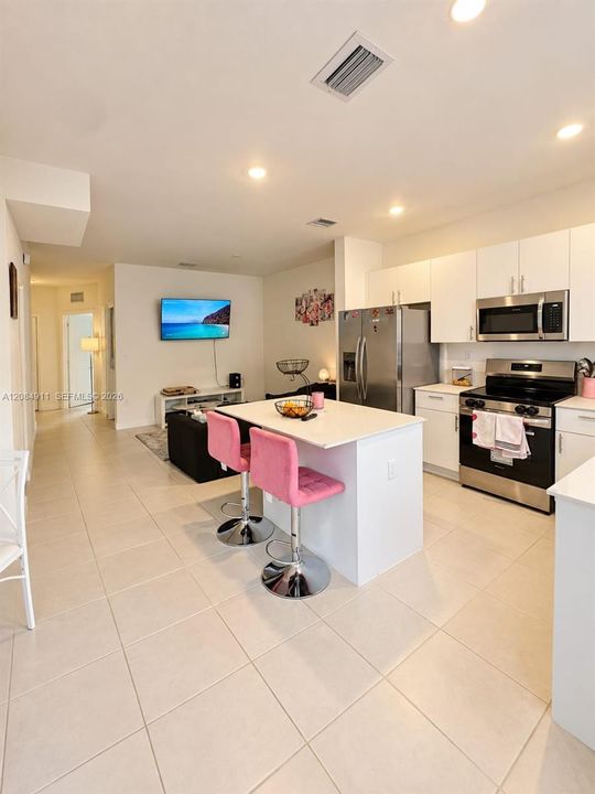 For Rent: $2,600 (3 beds, 3 baths, 1300 Square Feet)
