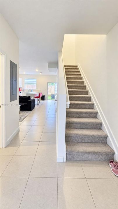 For Rent: $2,600 (3 beds, 3 baths, 1300 Square Feet)