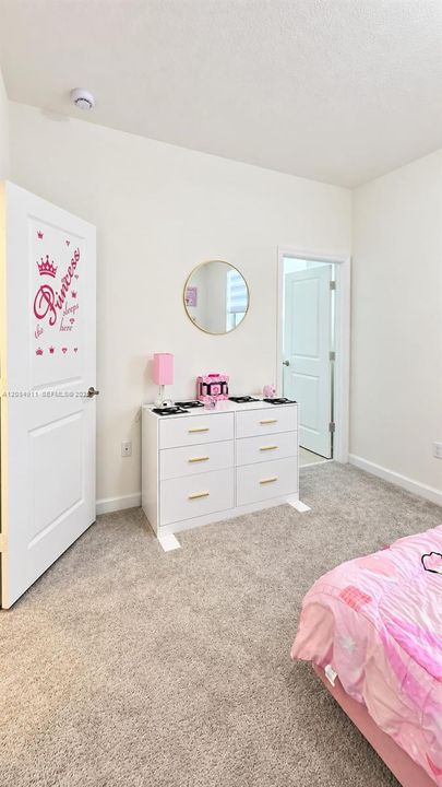For Rent: $2,600 (3 beds, 3 baths, 1300 Square Feet)