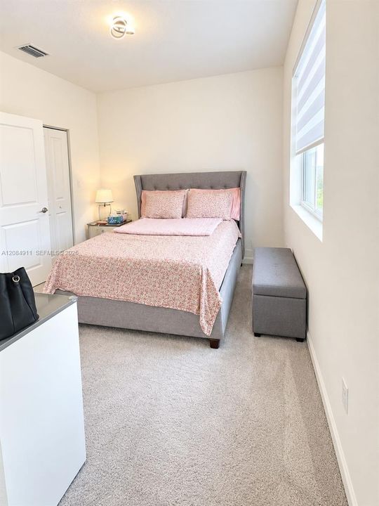 For Rent: $2,600 (3 beds, 3 baths, 1300 Square Feet)