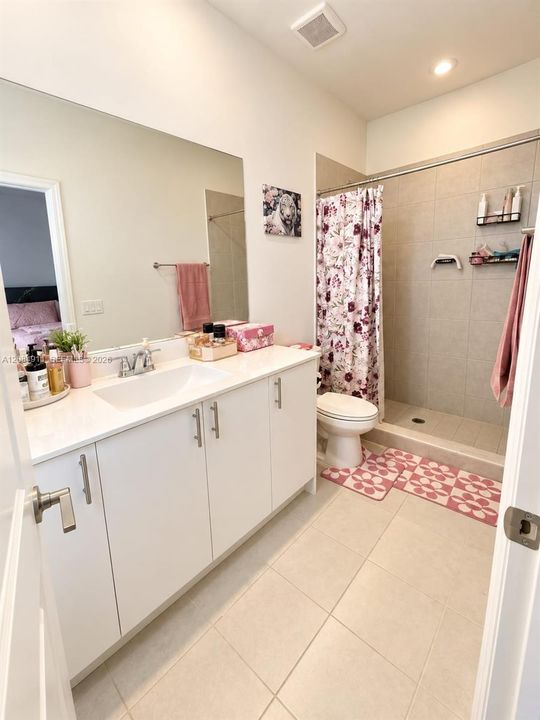 For Rent: $2,600 (3 beds, 3 baths, 1300 Square Feet)