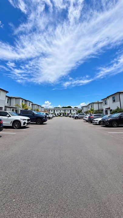 For Rent: $2,600 (3 beds, 3 baths, 1300 Square Feet)