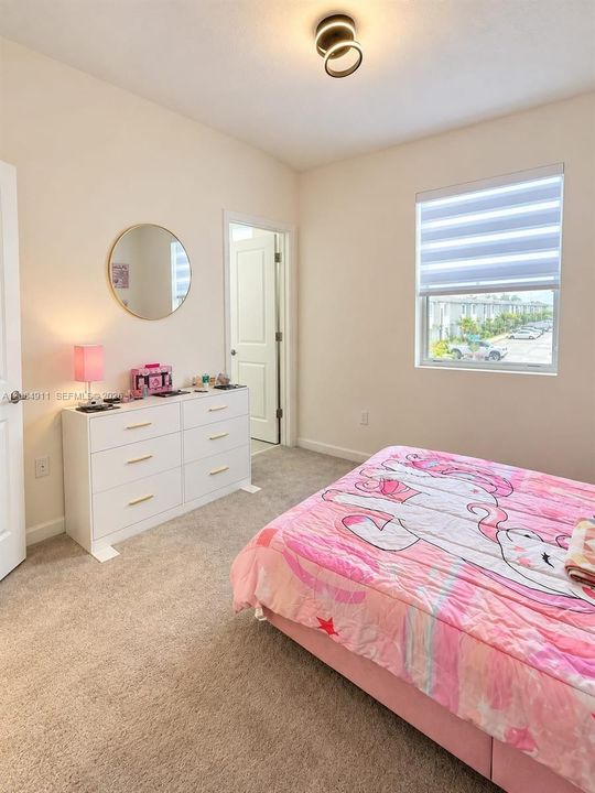For Rent: $2,600 (3 beds, 3 baths, 1300 Square Feet)