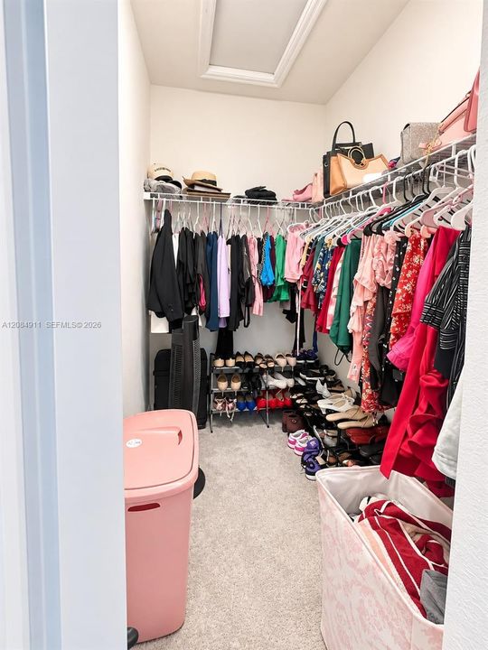 For Rent: $2,600 (3 beds, 3 baths, 1300 Square Feet)