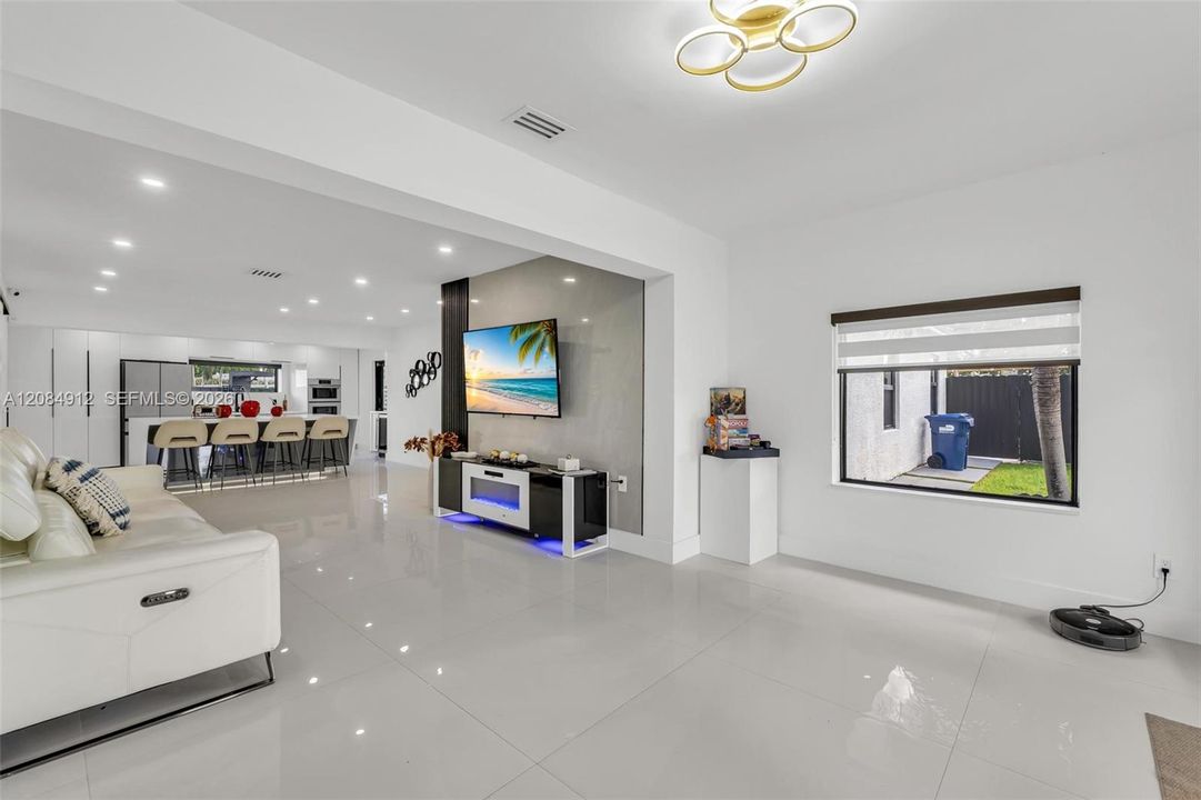Activo con contrato: $720,000 (5 camas, 3 baños, 1567 Pies cuadrados)