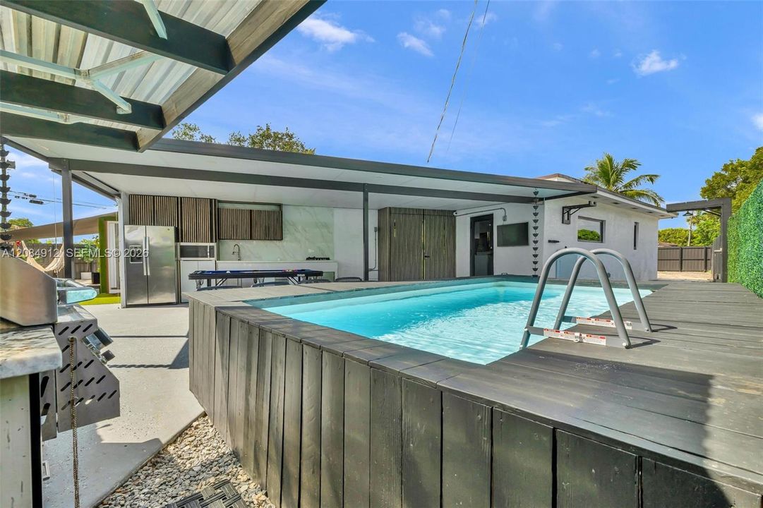 Activo con contrato: $720,000 (5 camas, 3 baños, 1567 Pies cuadrados)