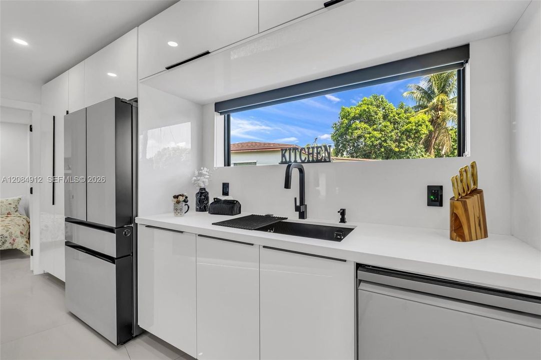 Activo con contrato: $720,000 (5 camas, 3 baños, 1567 Pies cuadrados)
