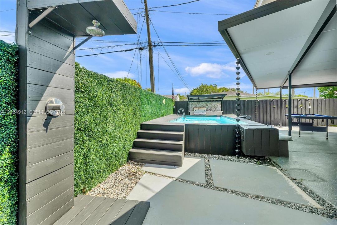 Activo con contrato: $720,000 (5 camas, 3 baños, 1567 Pies cuadrados)