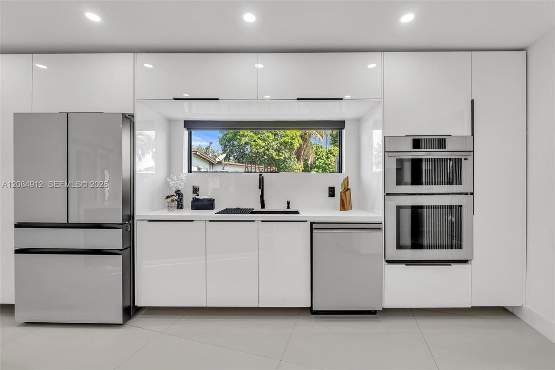 Activo con contrato: $720,000 (5 camas, 3 baños, 1567 Pies cuadrados)