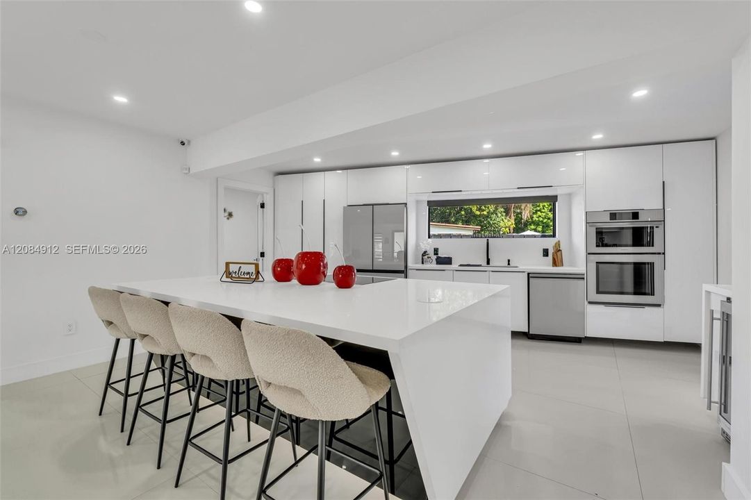 Activo con contrato: $720,000 (5 camas, 3 baños, 1567 Pies cuadrados)