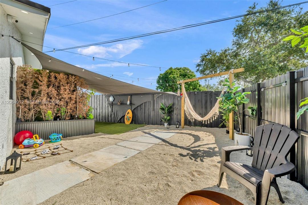 Activo con contrato: $720,000 (5 camas, 3 baños, 1567 Pies cuadrados)