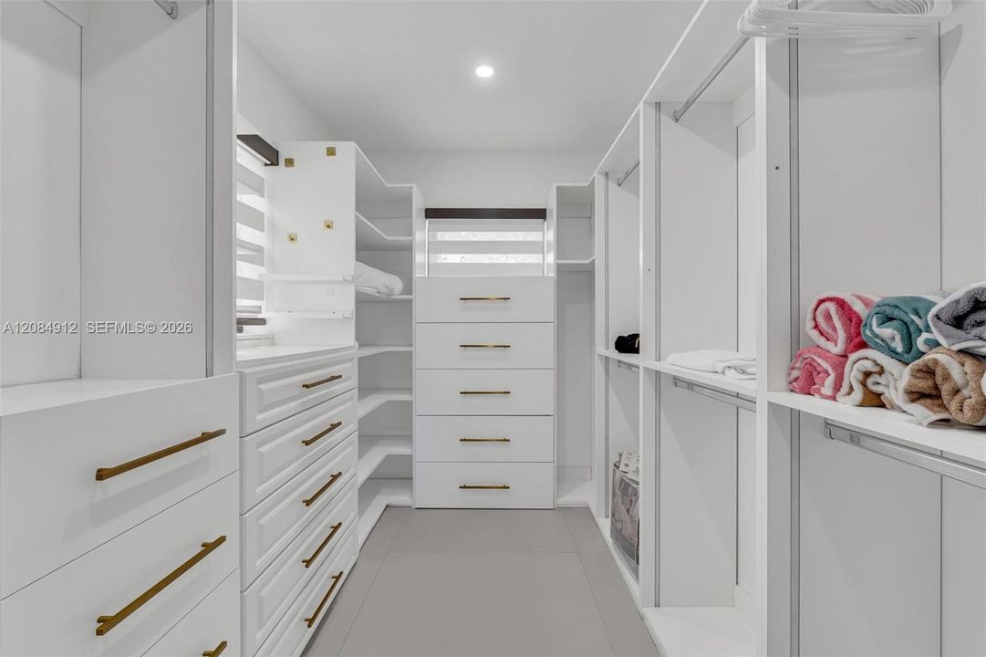 Activo con contrato: $720,000 (5 camas, 3 baños, 1567 Pies cuadrados)