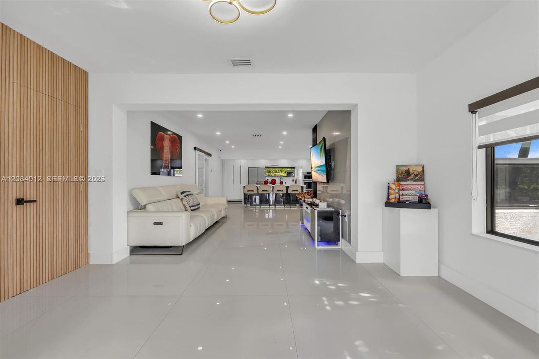 Activo con contrato: $720,000 (5 camas, 3 baños, 1567 Pies cuadrados)