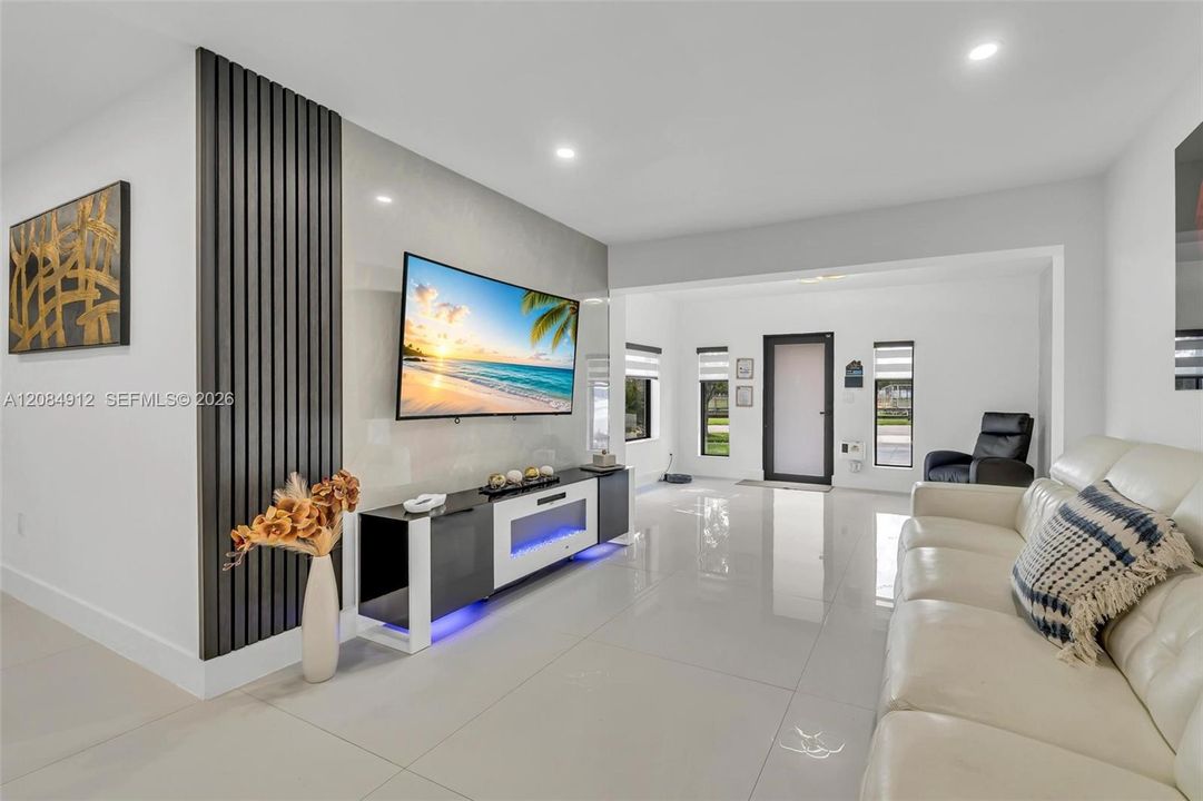Activo con contrato: $720,000 (5 camas, 3 baños, 1567 Pies cuadrados)