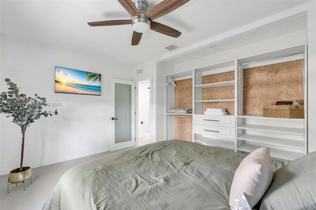 Activo con contrato: $720,000 (5 camas, 3 baños, 1567 Pies cuadrados)