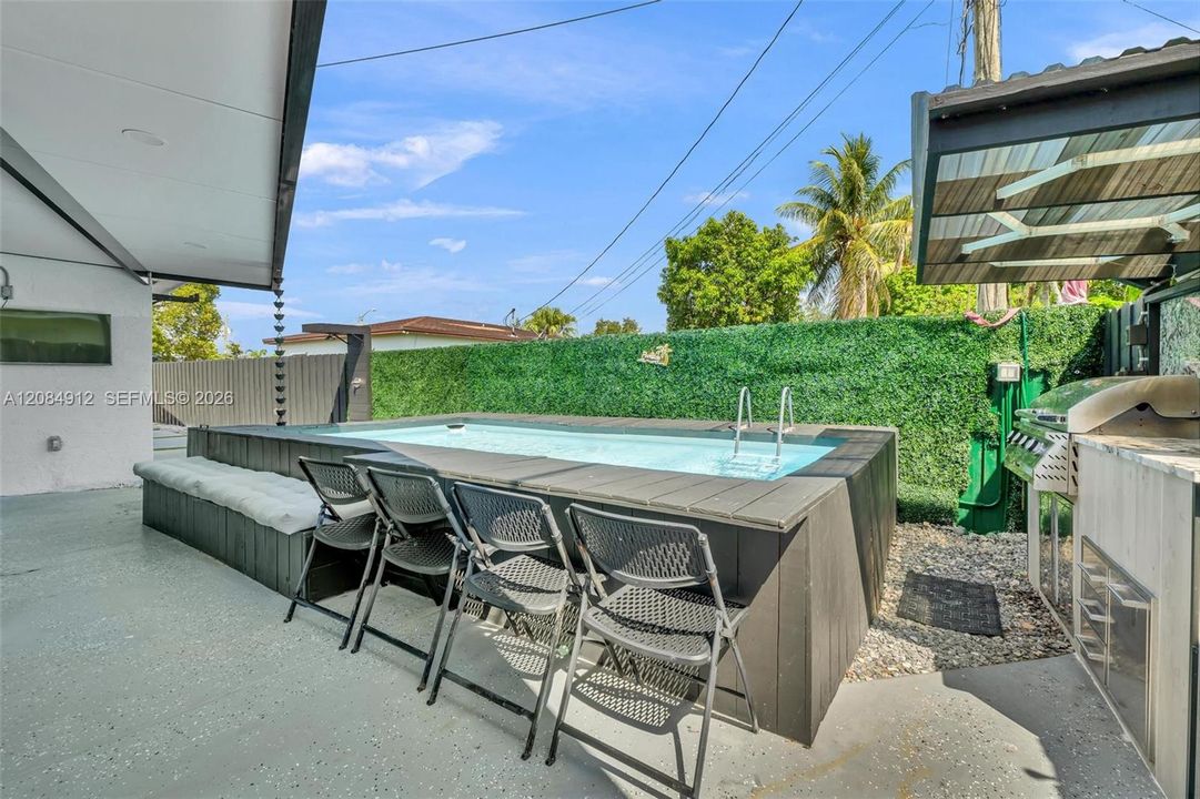 Activo con contrato: $720,000 (5 camas, 3 baños, 1567 Pies cuadrados)