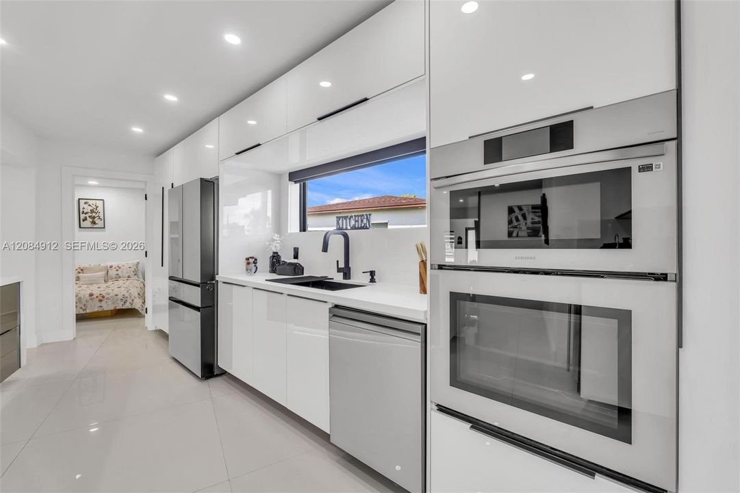 Activo con contrato: $720,000 (5 camas, 3 baños, 1567 Pies cuadrados)