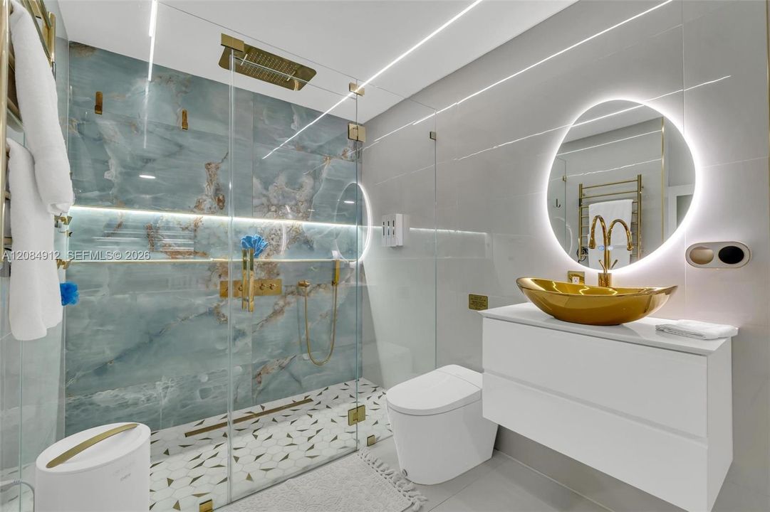 Activo con contrato: $720,000 (5 camas, 3 baños, 1567 Pies cuadrados)