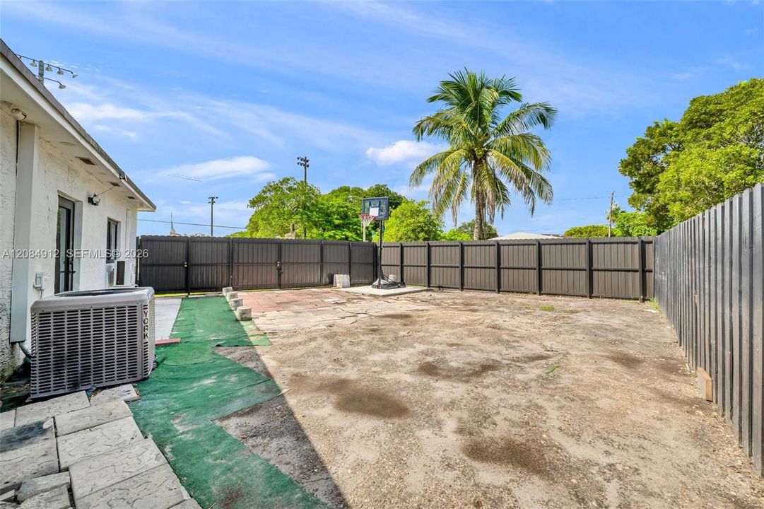 Activo con contrato: $720,000 (5 camas, 3 baños, 1567 Pies cuadrados)