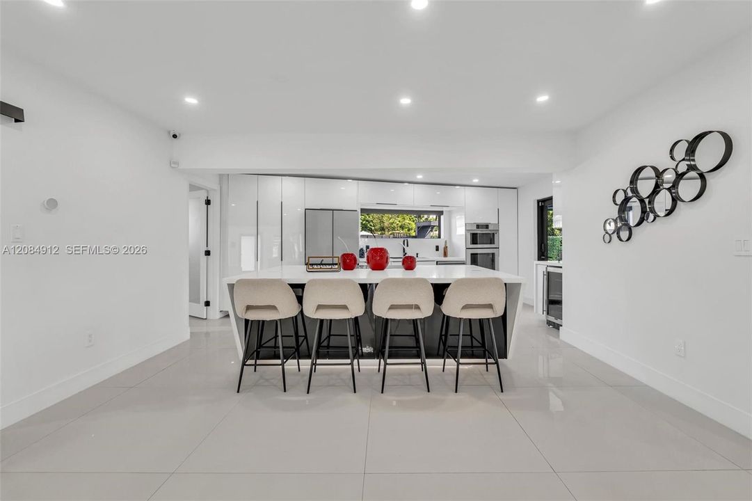 Activo con contrato: $720,000 (5 camas, 3 baños, 1567 Pies cuadrados)