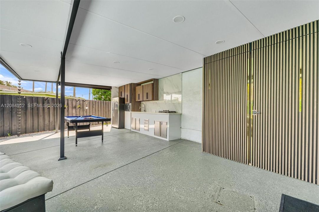 Activo con contrato: $720,000 (5 camas, 3 baños, 1567 Pies cuadrados)