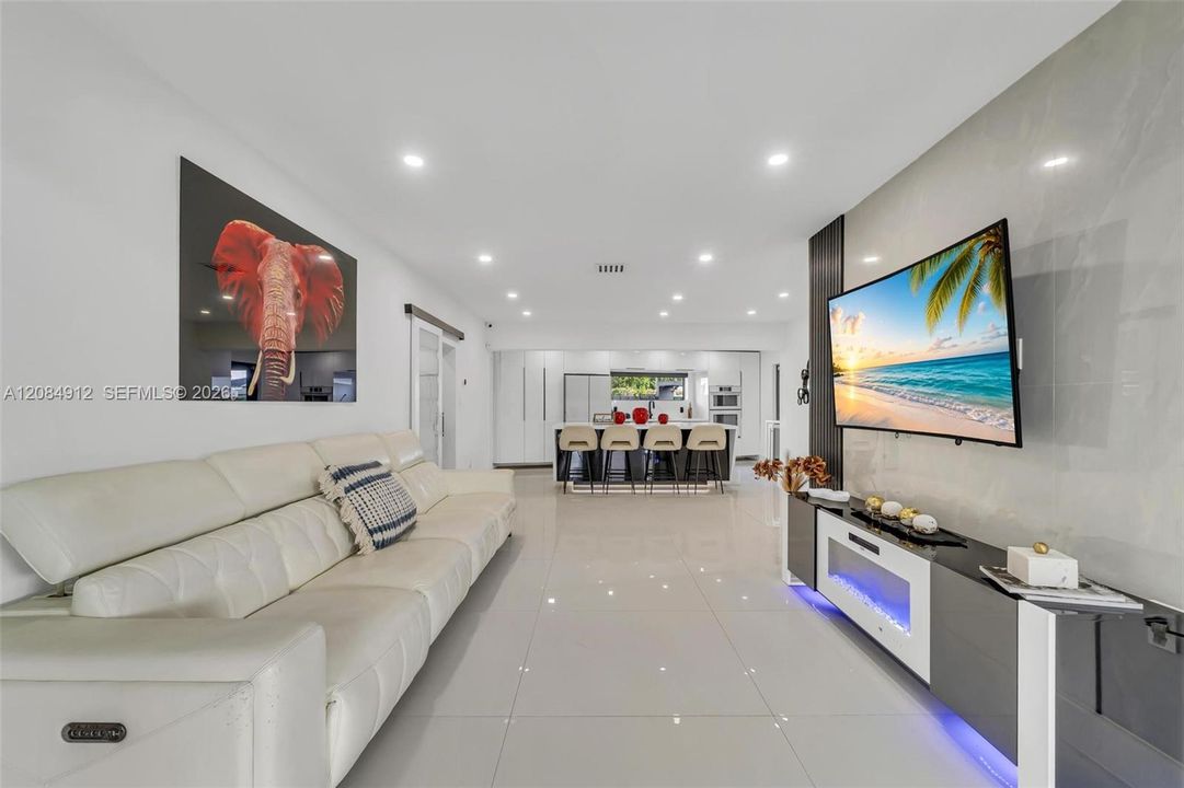 Activo con contrato: $720,000 (5 camas, 3 baños, 1567 Pies cuadrados)