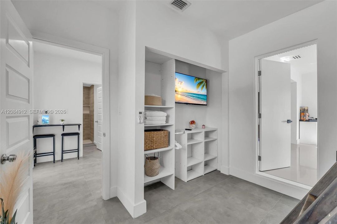 Activo con contrato: $720,000 (5 camas, 3 baños, 1567 Pies cuadrados)