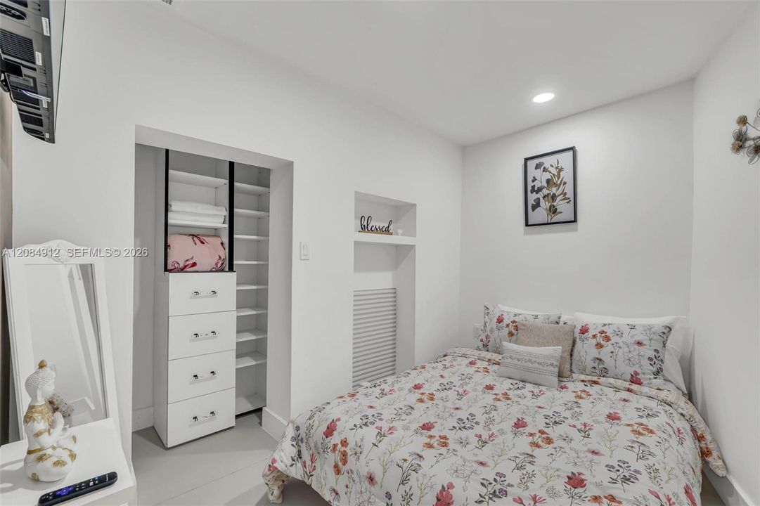 Activo con contrato: $720,000 (5 camas, 3 baños, 1567 Pies cuadrados)