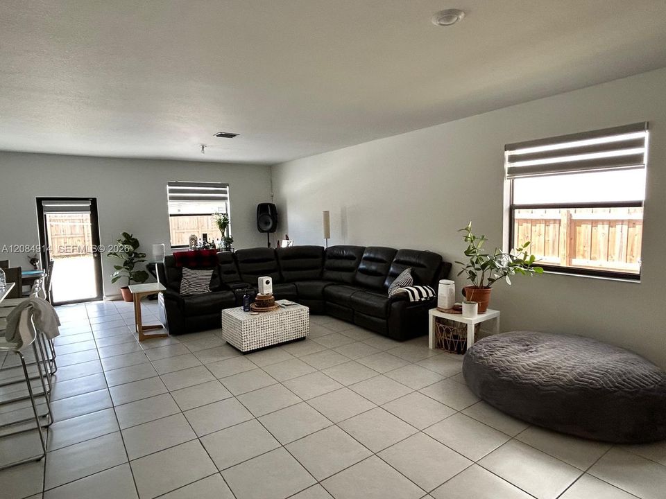 For Rent: $3,500 (3 beds, 2 baths, 1726 Square Feet)