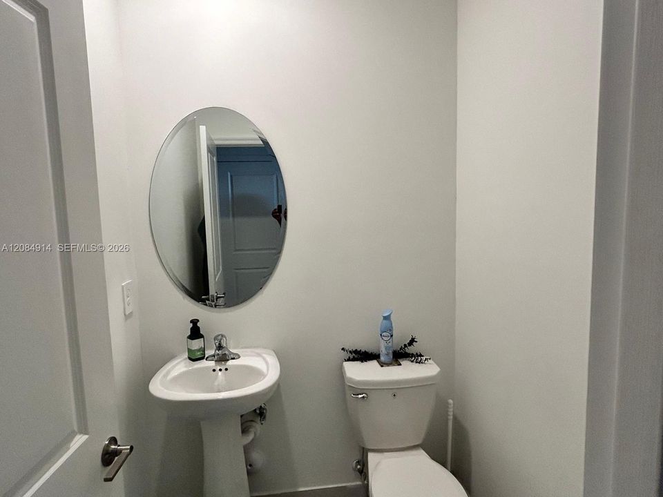 For Rent: $3,500 (3 beds, 2 baths, 1726 Square Feet)