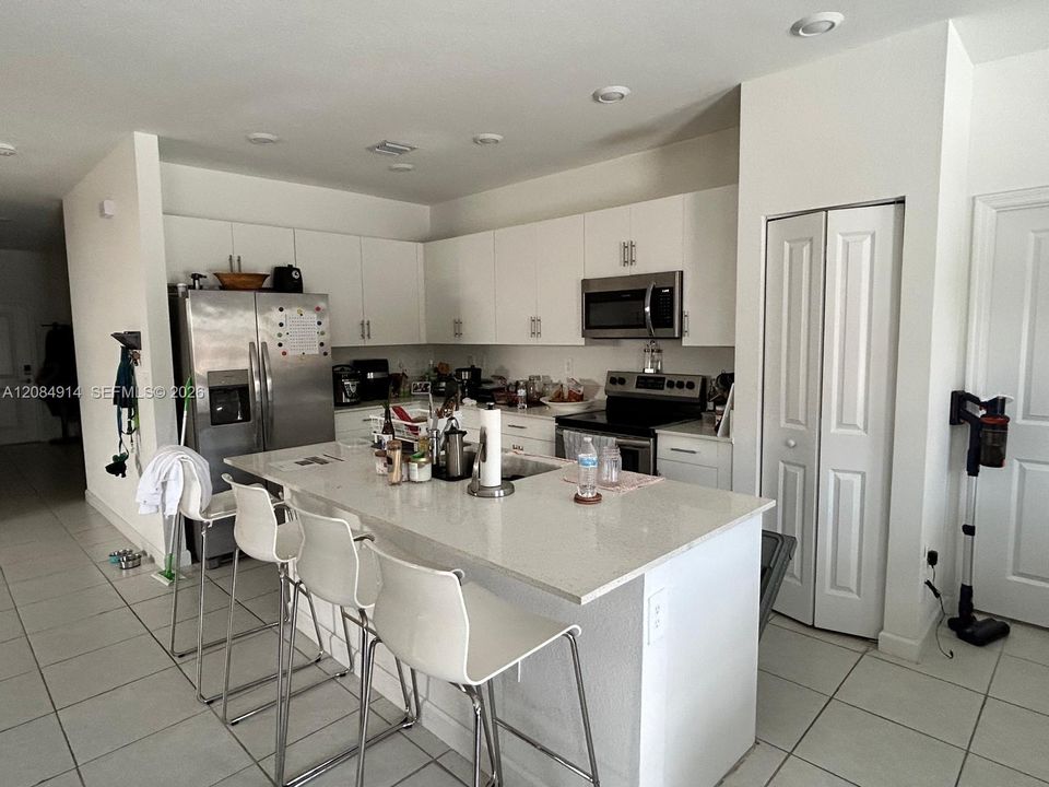 For Rent: $3,500 (3 beds, 2 baths, 1726 Square Feet)