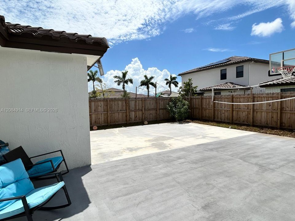 For Rent: $3,500 (3 beds, 2 baths, 1726 Square Feet)