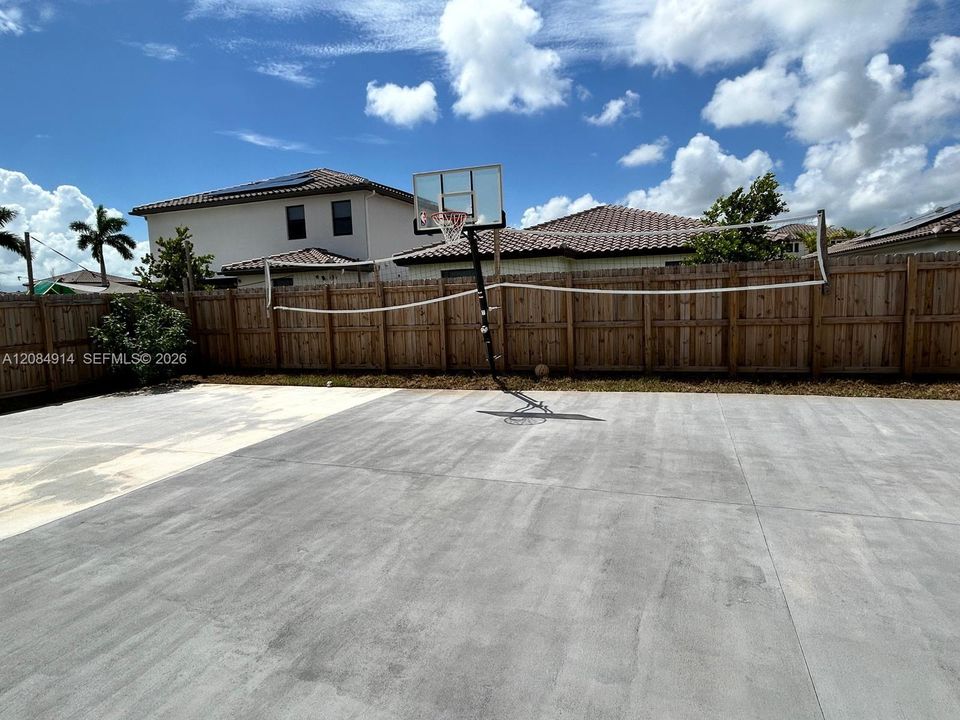 For Rent: $3,500 (3 beds, 2 baths, 1726 Square Feet)