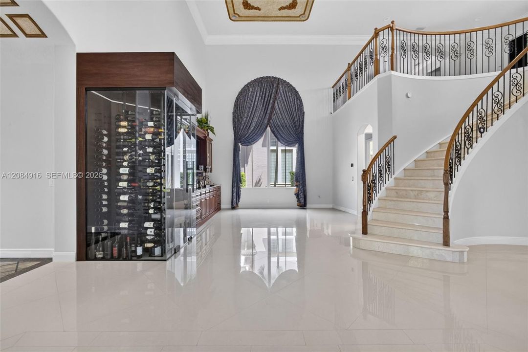 Activo con contrato: $3,395,000 (5 camas, 5 baños, 4476 Pies cuadrados)