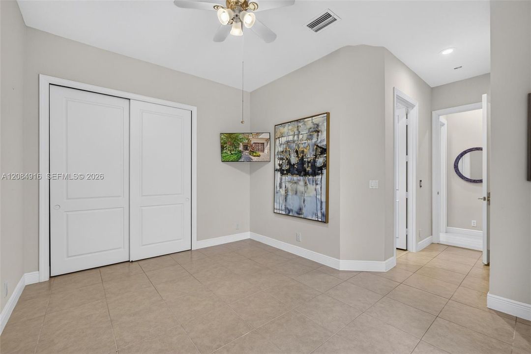 Activo con contrato: $3,395,000 (5 camas, 5 baños, 4476 Pies cuadrados)