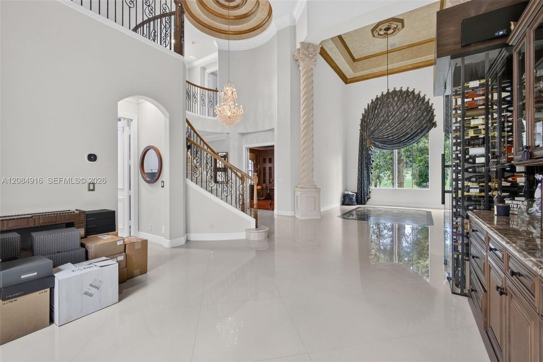 Activo con contrato: $3,395,000 (5 camas, 5 baños, 4476 Pies cuadrados)