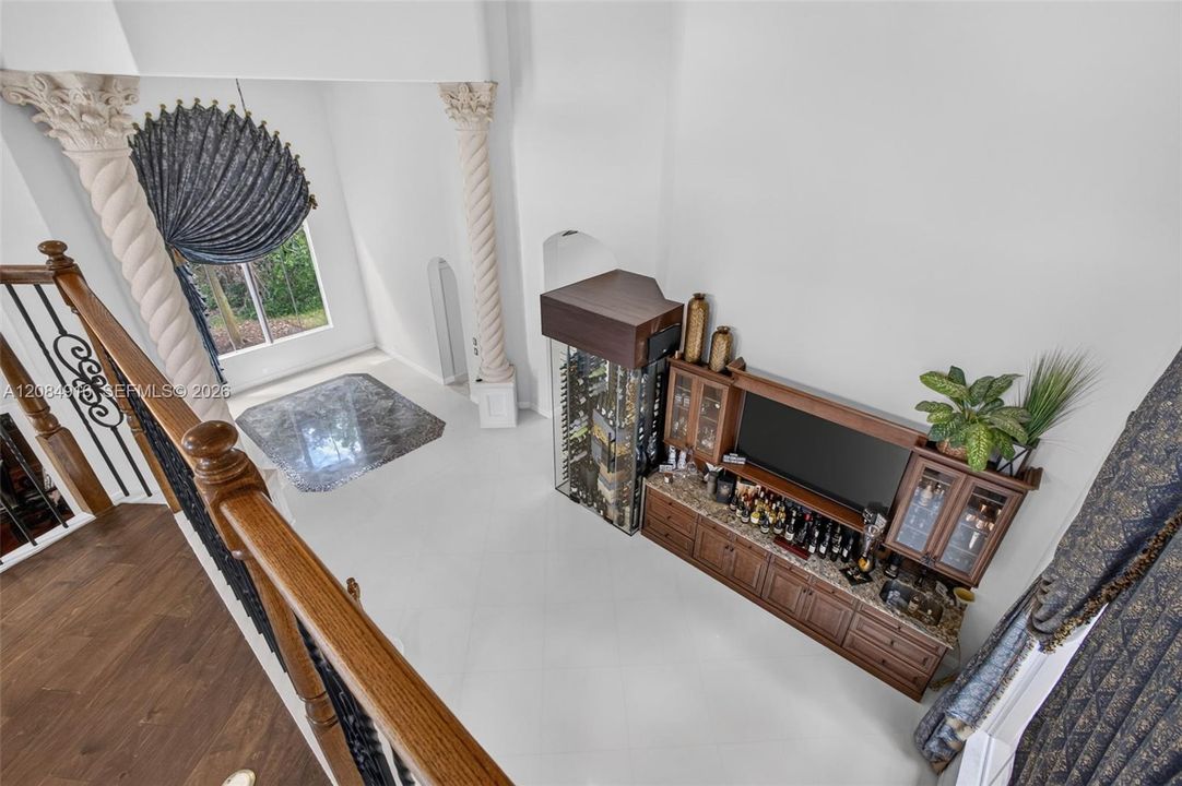 Activo con contrato: $3,395,000 (5 camas, 5 baños, 4476 Pies cuadrados)