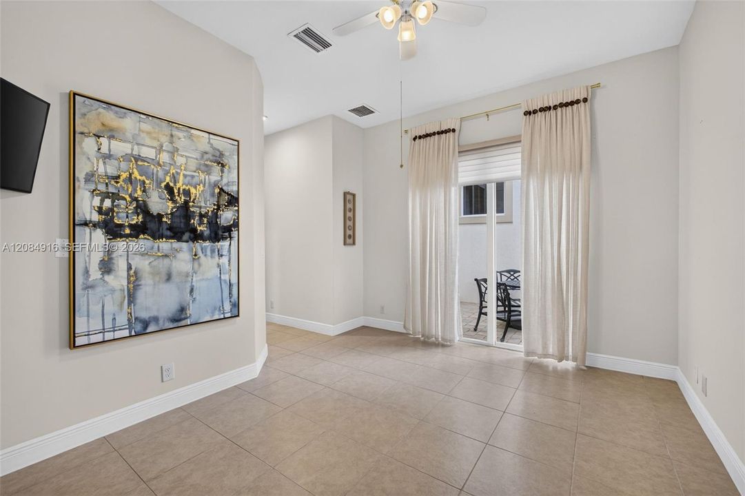 Activo con contrato: $3,395,000 (5 camas, 5 baños, 4476 Pies cuadrados)