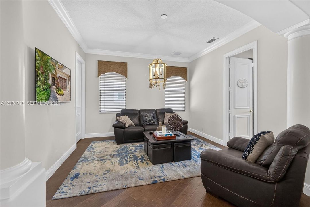 Activo con contrato: $3,395,000 (5 camas, 5 baños, 4476 Pies cuadrados)