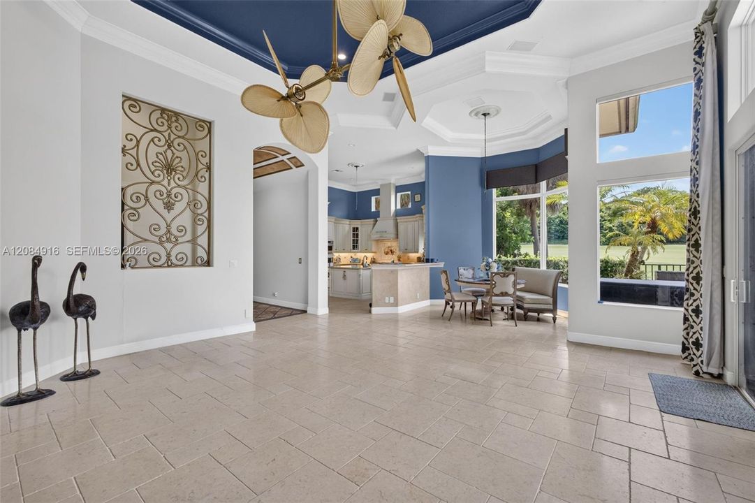 Activo con contrato: $3,395,000 (5 camas, 5 baños, 4476 Pies cuadrados)