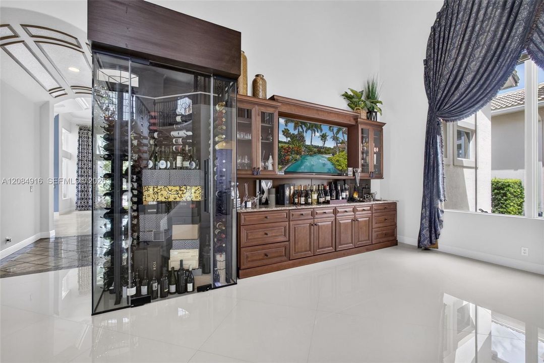Activo con contrato: $3,395,000 (5 camas, 5 baños, 4476 Pies cuadrados)