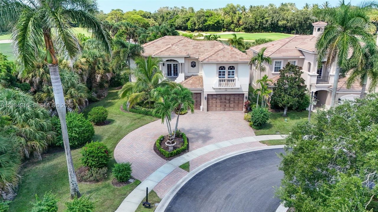 Activo con contrato: $3,395,000 (5 camas, 5 baños, 4476 Pies cuadrados)