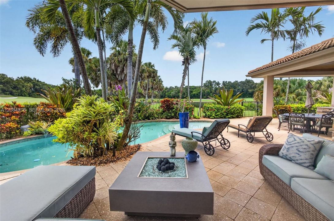 Activo con contrato: $3,395,000 (5 camas, 5 baños, 4476 Pies cuadrados)